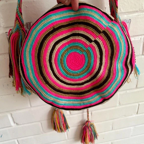 Handmade Pink Patterned Columbian Wayuu Bag with Gems - Picture 9 of 10